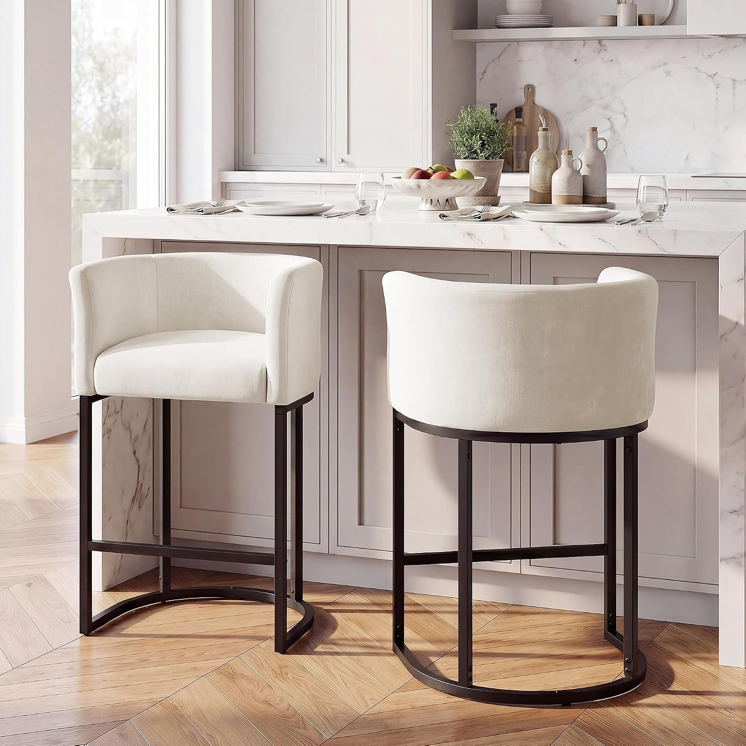 GRUSIGN Chenille Counter Height Bar Stools Set of 2, 26″ Kitchen Island Stools with Arms & Footrest, Upholstered Barrel Back Bar Chairs for Kitchen， Dining Room, Bar & Lounge Area, Off-White