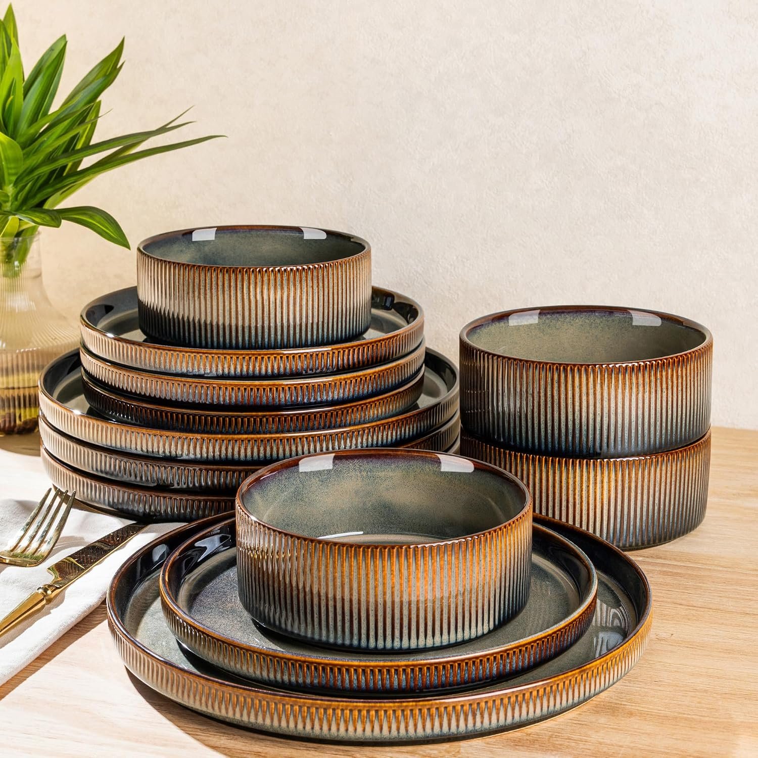Ceramic Dinnerware Set for 4, 12-Piece Plates and Bowls Set | Lightweight Porcelain Dish Set, Scratch Resistant, Oven & Microwave & Dishwasher Safe, Cocoa Mocha
